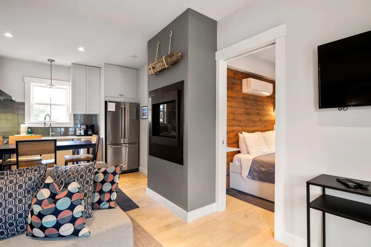 Photo 8 of Del Mar #11102 - Modern, Private Patio, Walk to Town!