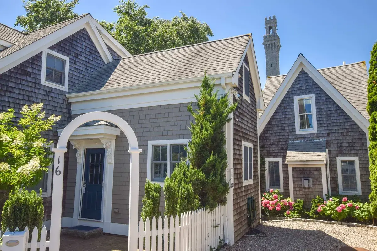 Photo 4 of Del Mar #11171 - Private deck, walk to Commercial Street!