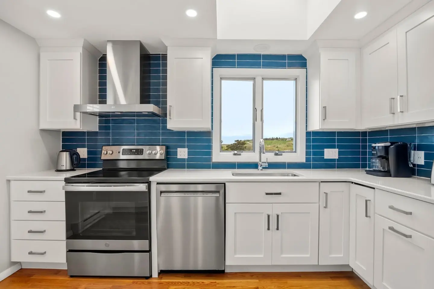 Photo 7 of Del Mar #12211 - Walk to Water, Dazzling Sunsets on the Bay!