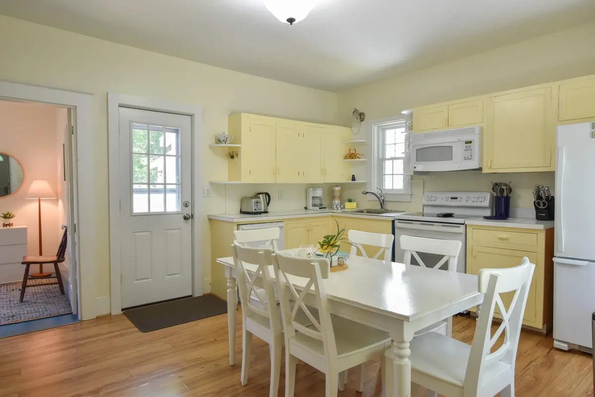 Photo 8 of Del Mar #13354 - Private Downtown Wellfleet Location!