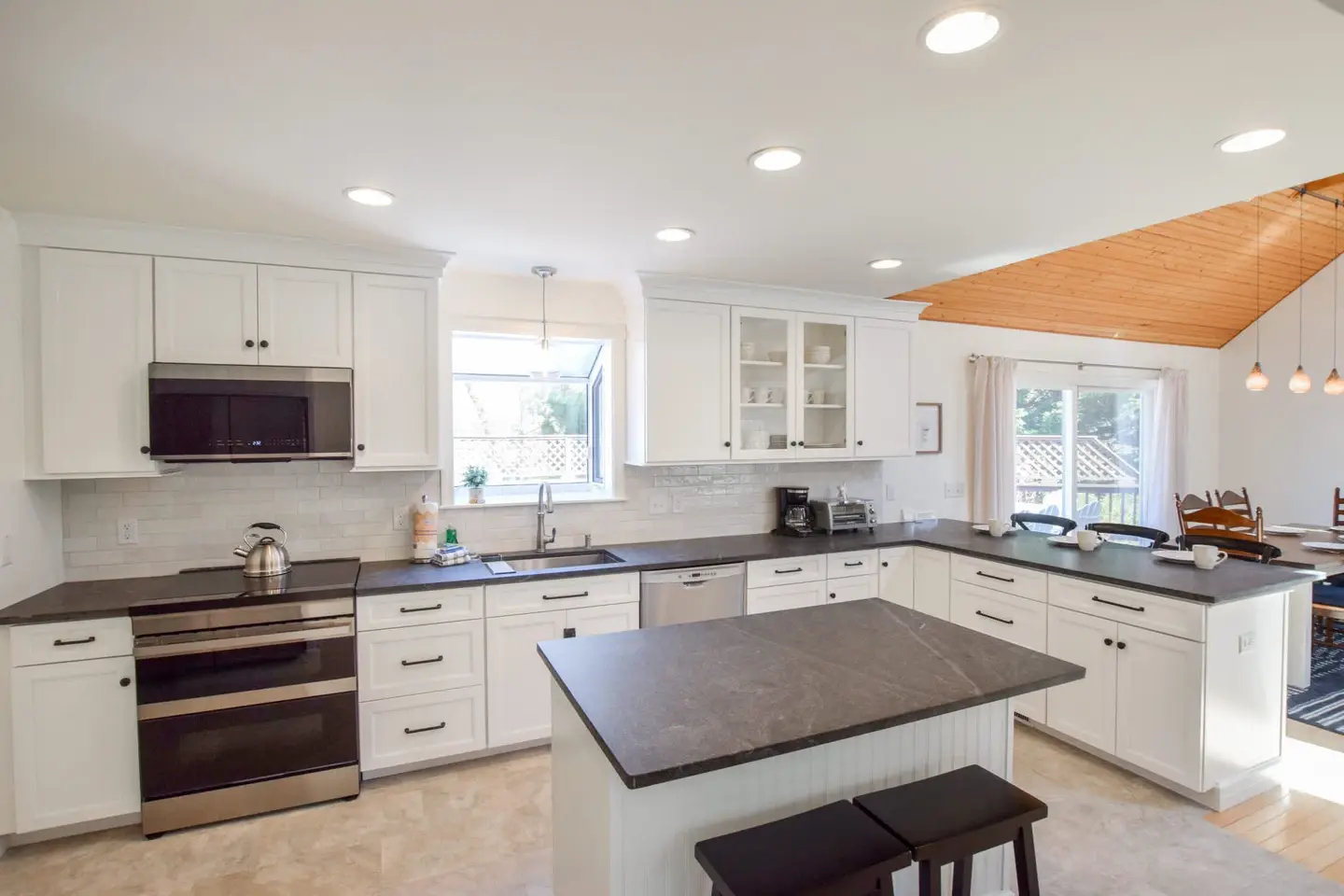 Photo 4 of Del Mar #14512 - Hot Tub, Game Room, Large Private Yard!