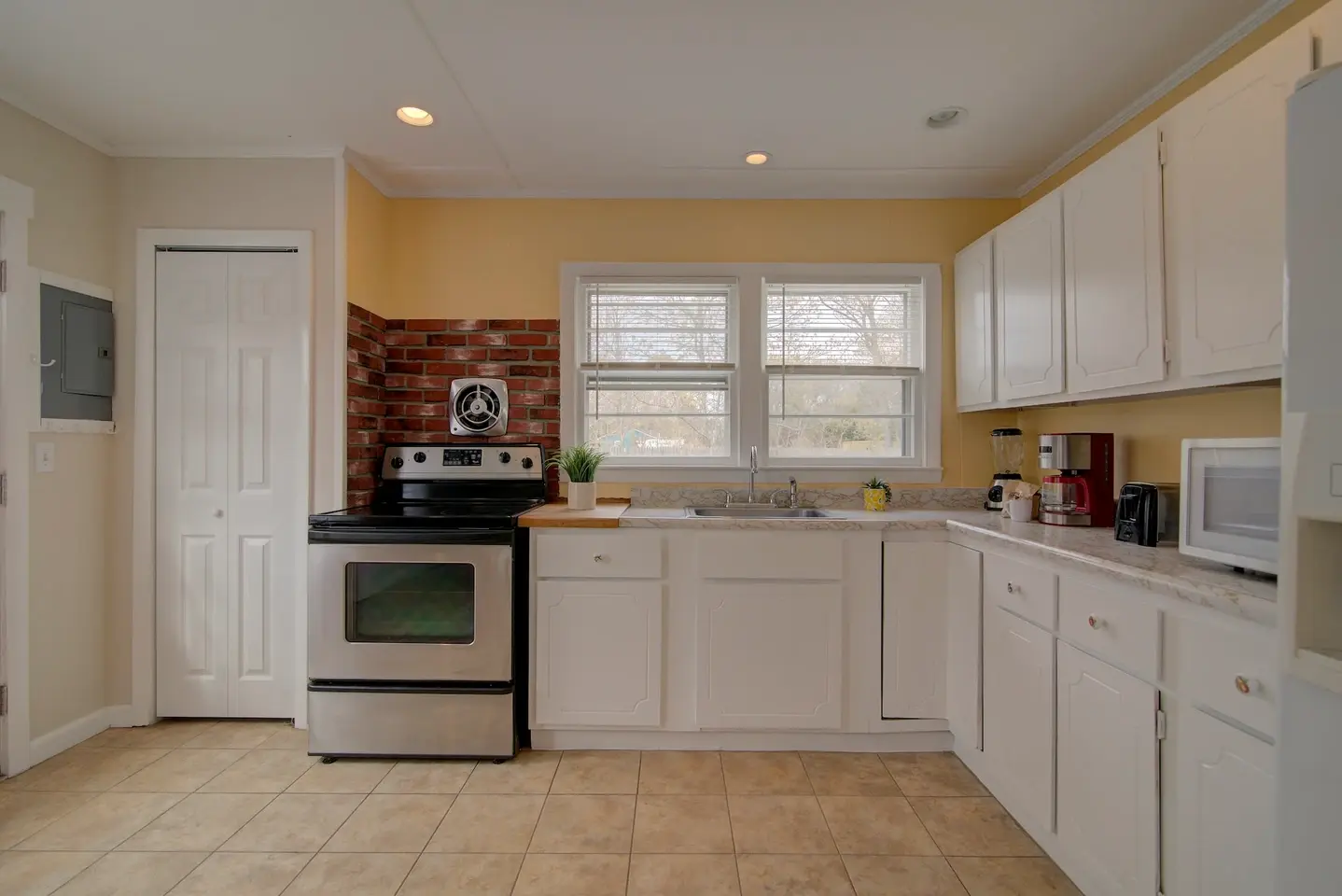 Photo 10 of Del Mar #14519 - Minutes to bayside beaches! 