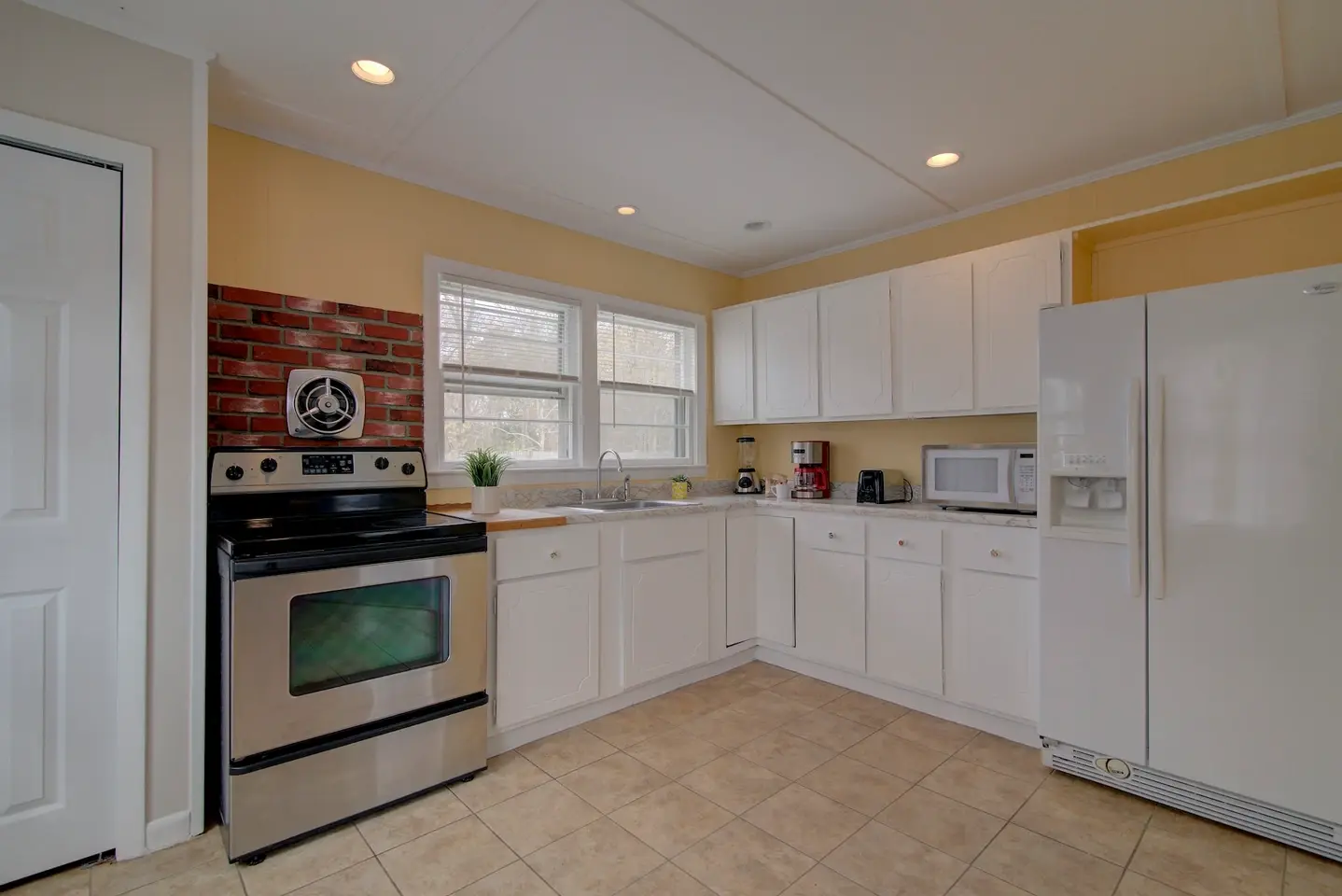 Photo 4 of Del Mar #14519 - Minutes to bayside beaches! 