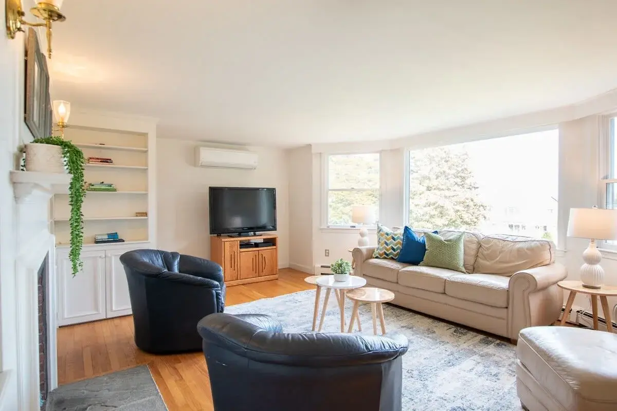 Photo 5 of Del Mar #15569 - Spacious Home with Sprawling Yard!