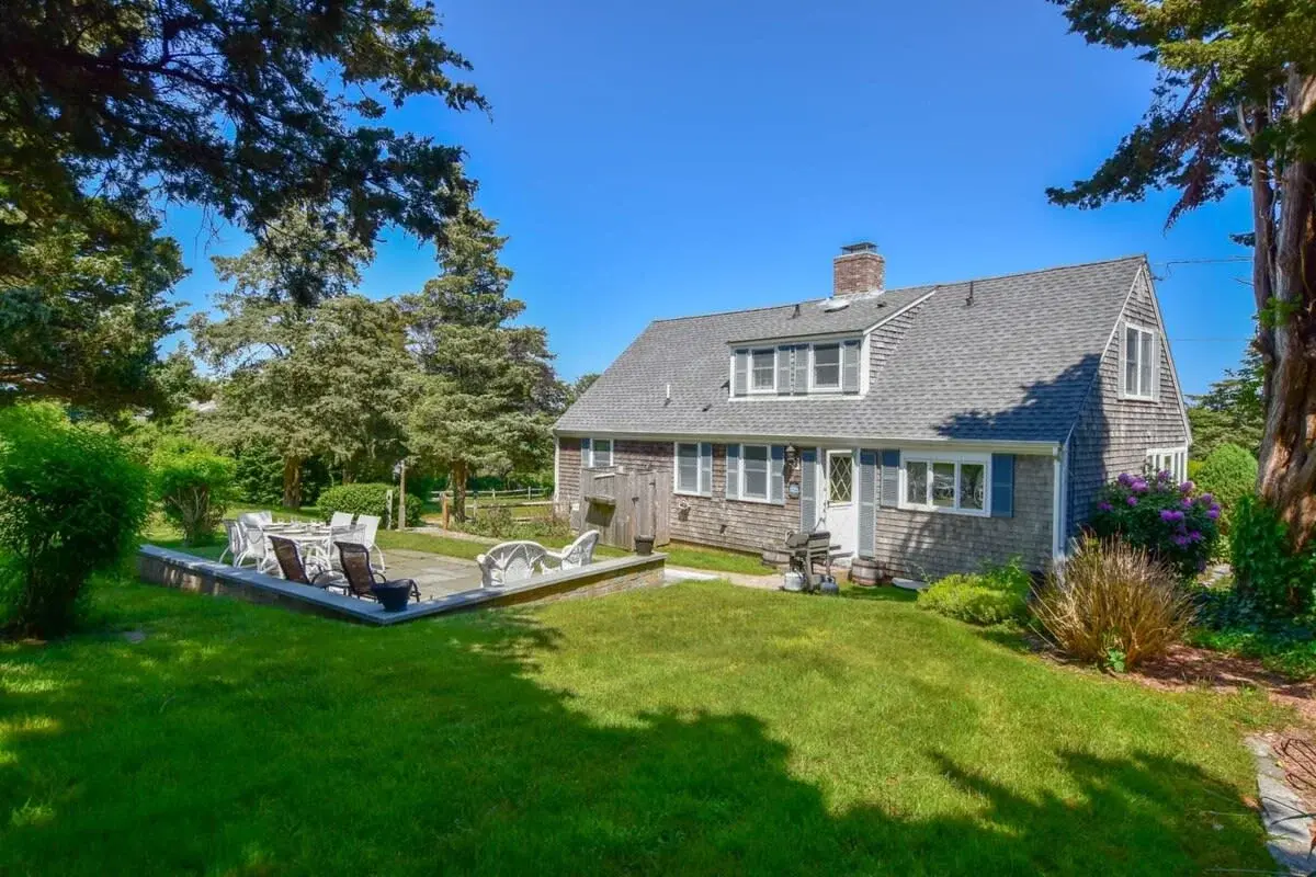 Photo 7 of Del Mar #15569 - Spacious Home with Sprawling Yard!