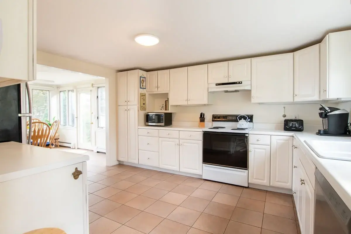 Photo 9 of Del Mar #15569 - Spacious Home with Sprawling Yard!