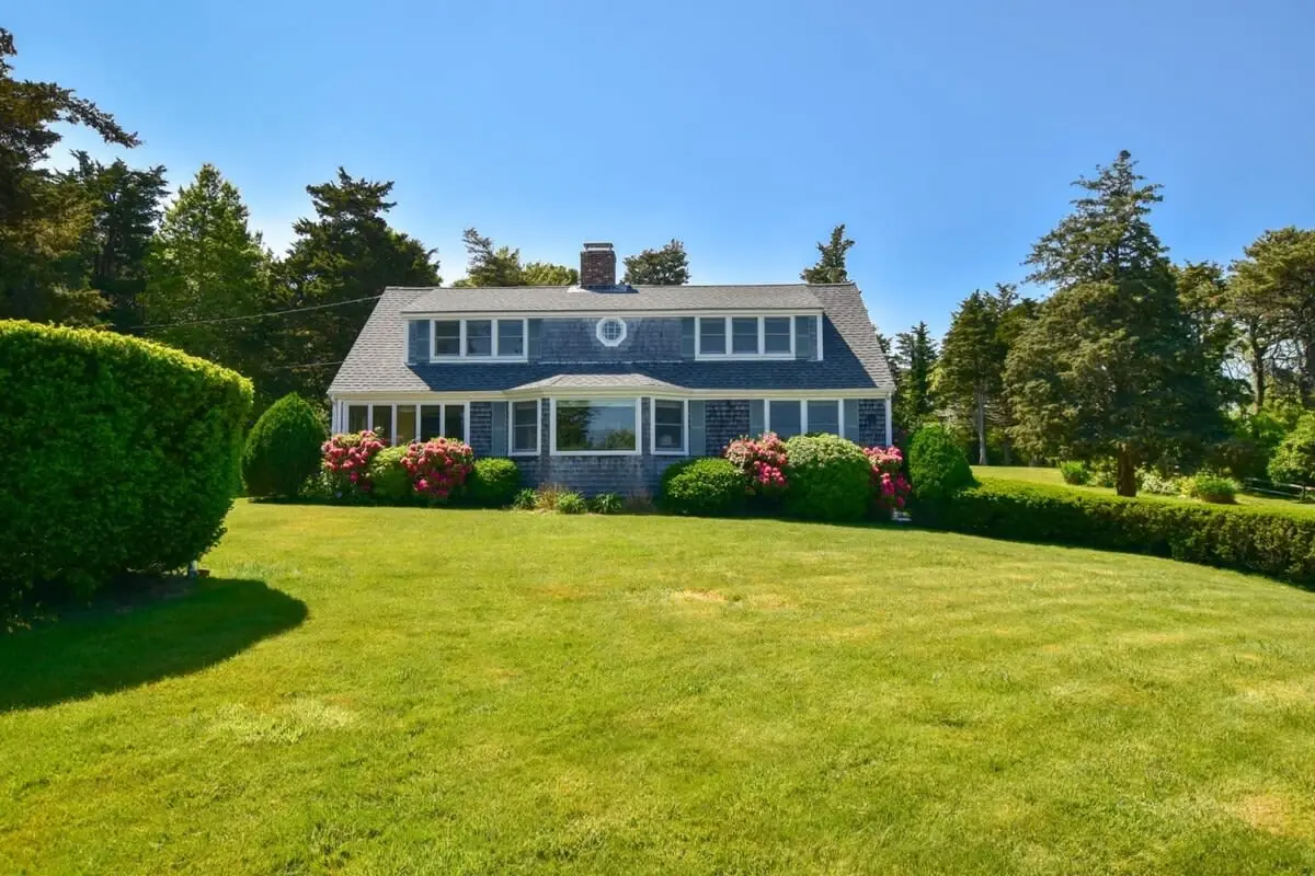 Photo 2 of Del Mar #15569 - Spacious Home with Sprawling Yard!