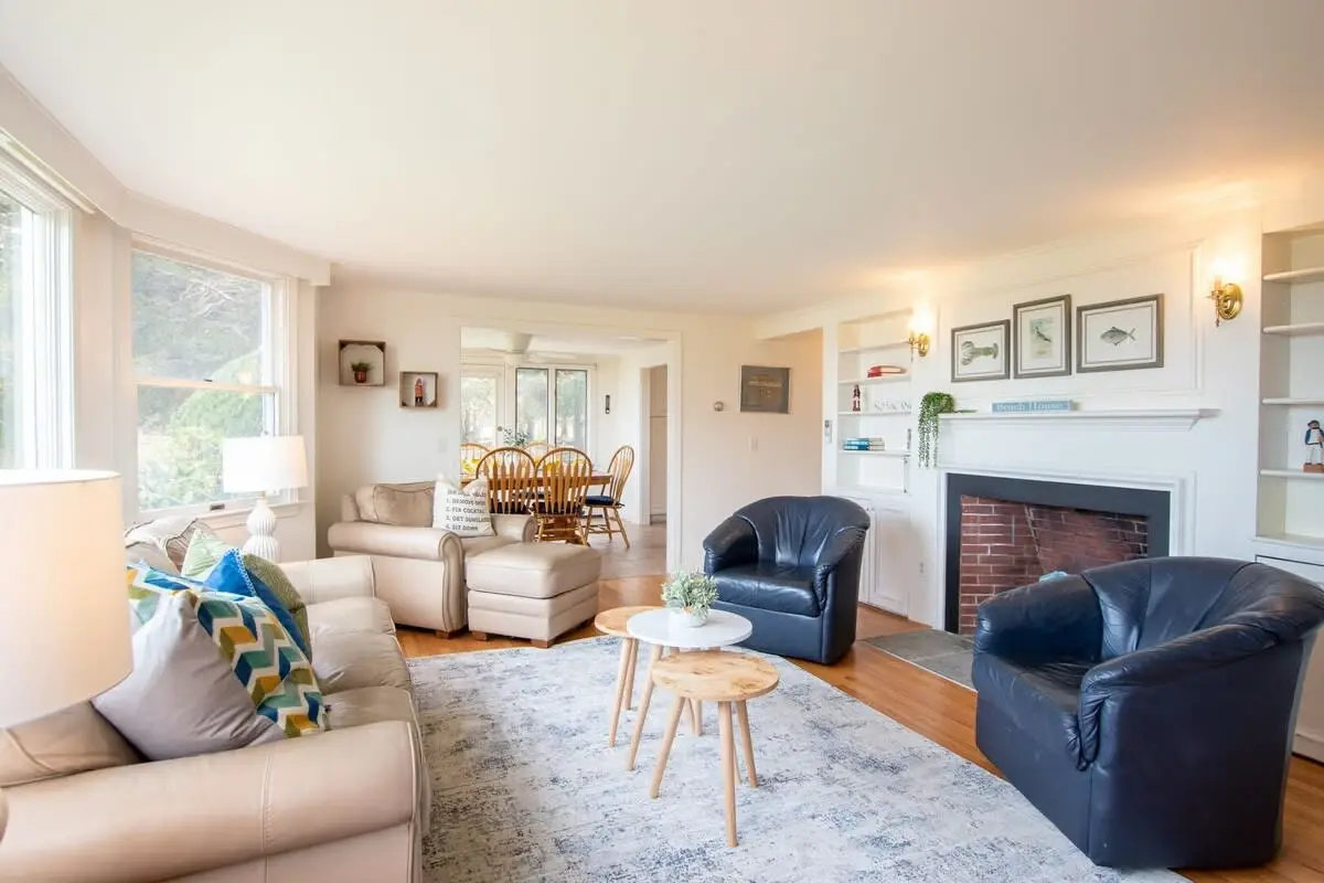 Photo 7 of Del Mar #15569 - Spacious Home with Sprawling Yard!