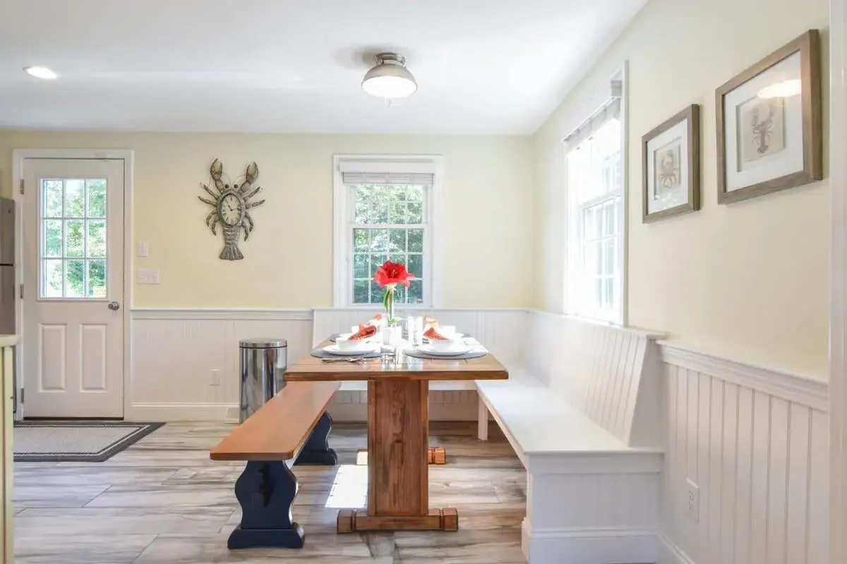 Photo 9 of Del Mar #16682 - Quintessential Cape directly on the Cape Cod Rail, Dog Friendly!