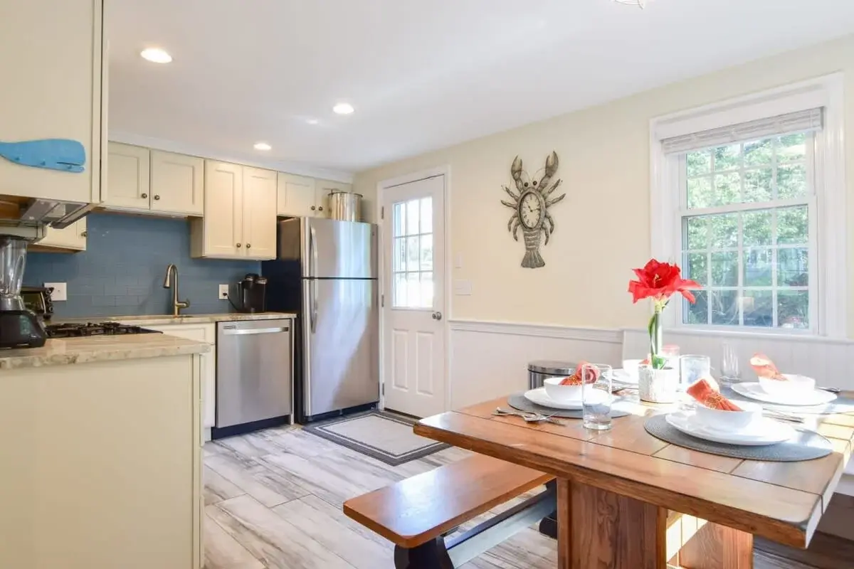 Photo 8 of Del Mar #16682 - Quintessential Cape directly on the Cape Cod Rail, Dog Friendly!