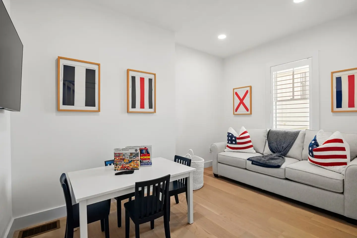 Photo 4 of Del Mar #17754 - Sophisticated Luxury Home 1 Mi from Downtown!