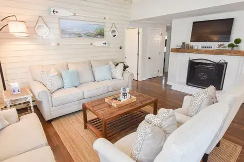 Photo of Del Mar #18809 - Hot Tub 1 Mile to Swimming on Long Pond!