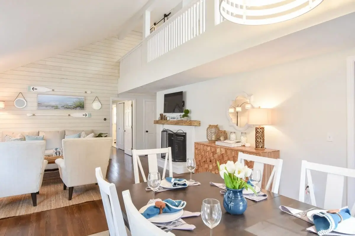 Photo 10 of Del Mar #18809 - Hot Tub 1 Mile to Swimming on Long Pond!