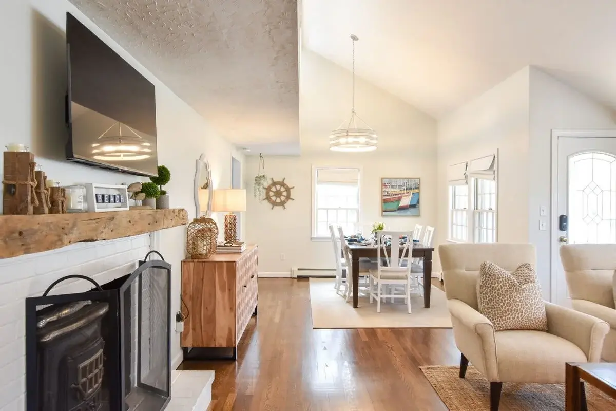 Photo 9 of Del Mar #18809 - Hot Tub 1 Mile to Swimming on Long Pond!