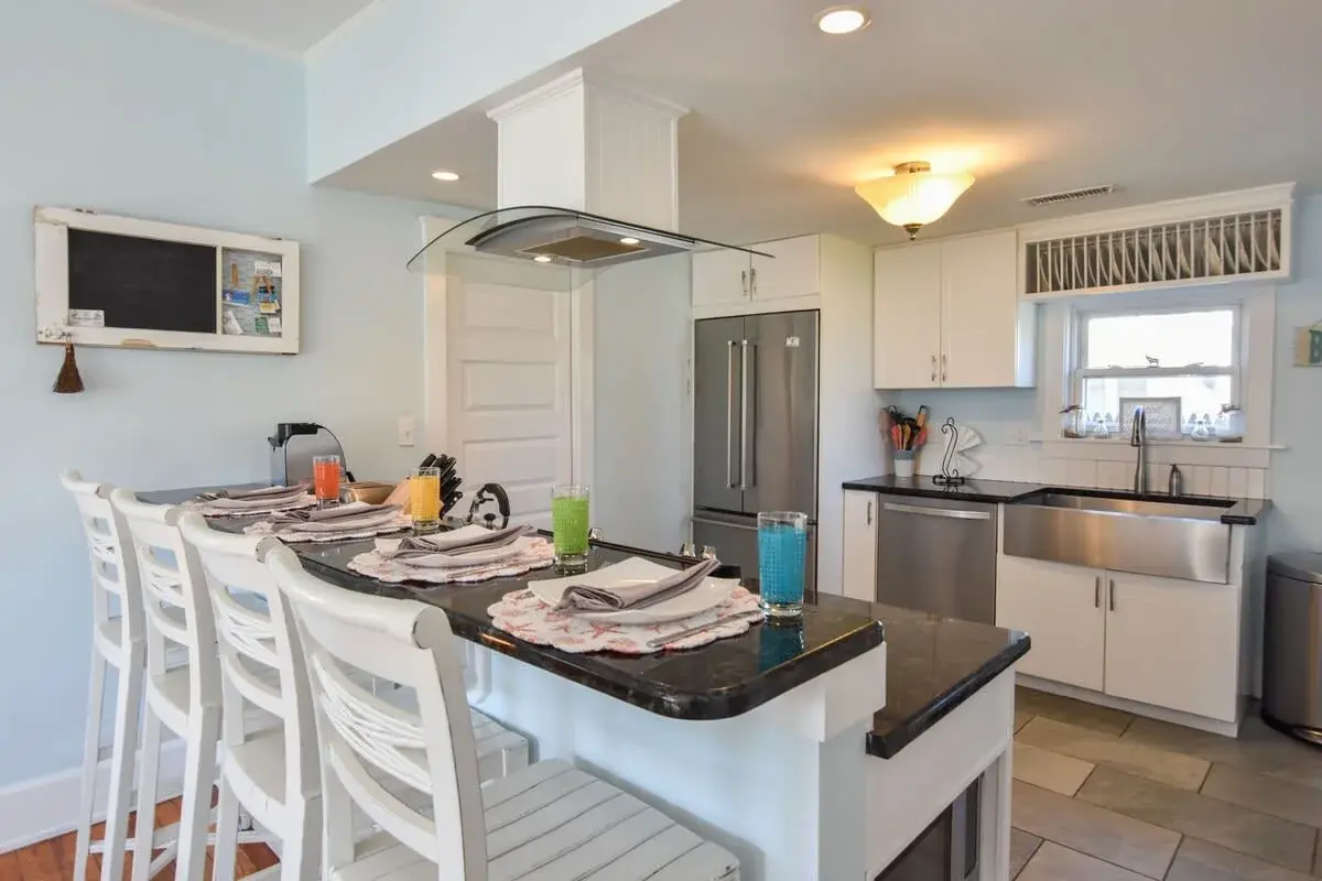 Photo 10 of Del Mar #19920 - Walk to Nantucket Sound Beaches!