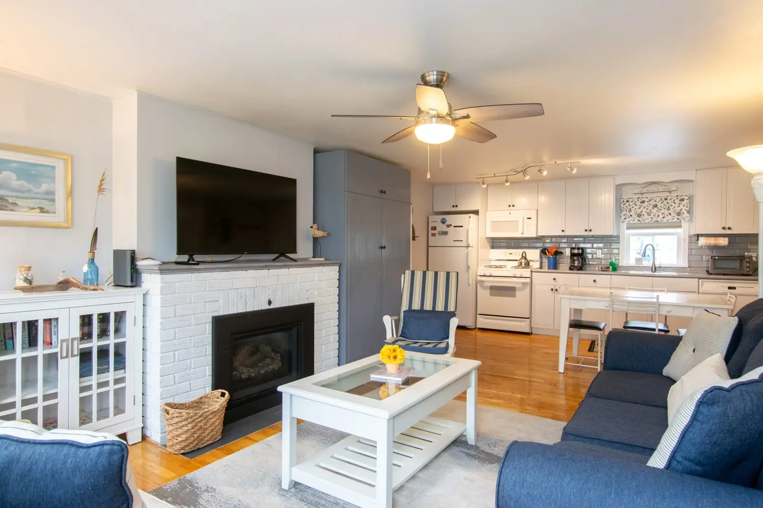 Photo 2 of Del Mar #19921 - 1/2 Mile to Nantucket Sound Beaches!