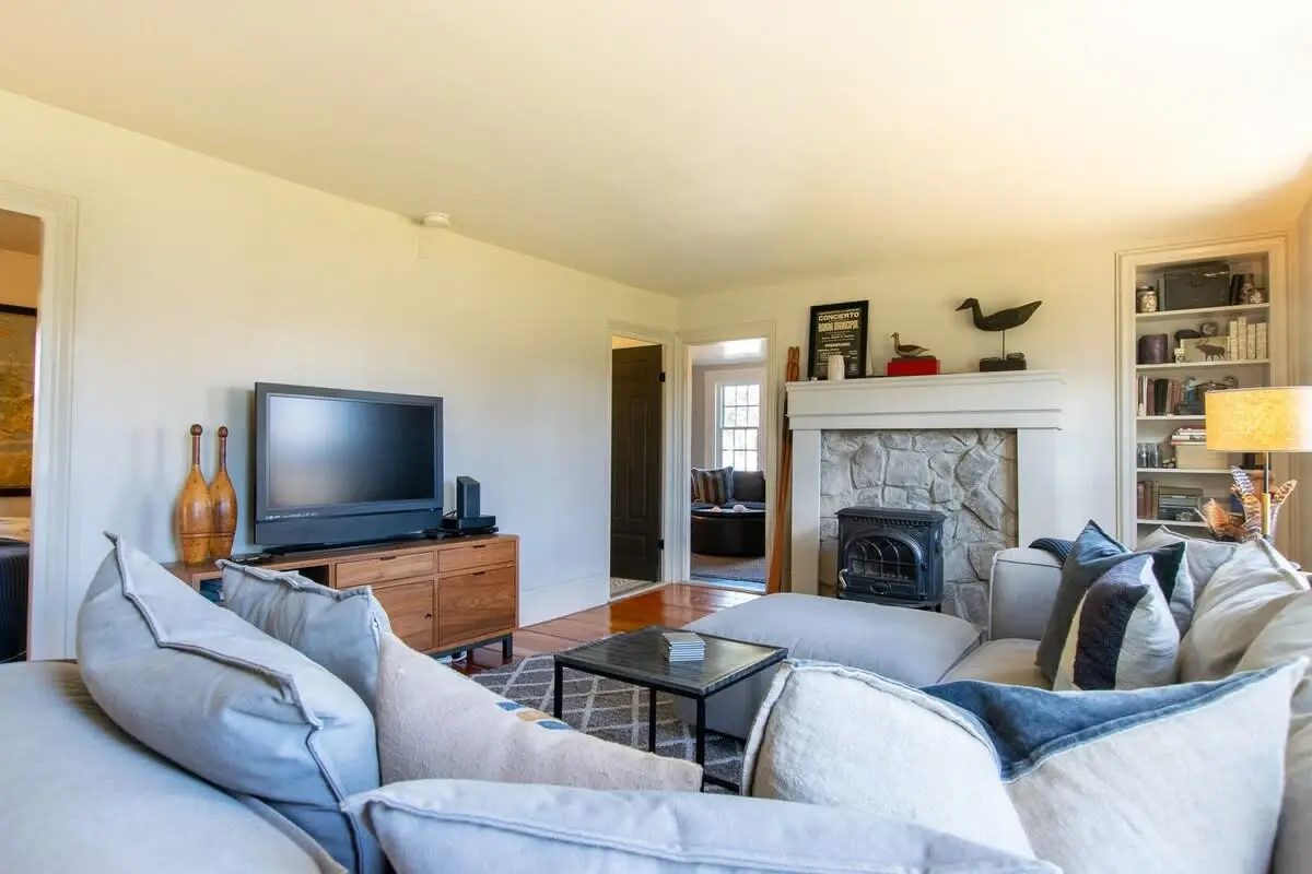 Photo 10 of Del Mar #19937 - 1 Mile to Nantucket Sound Beaches!