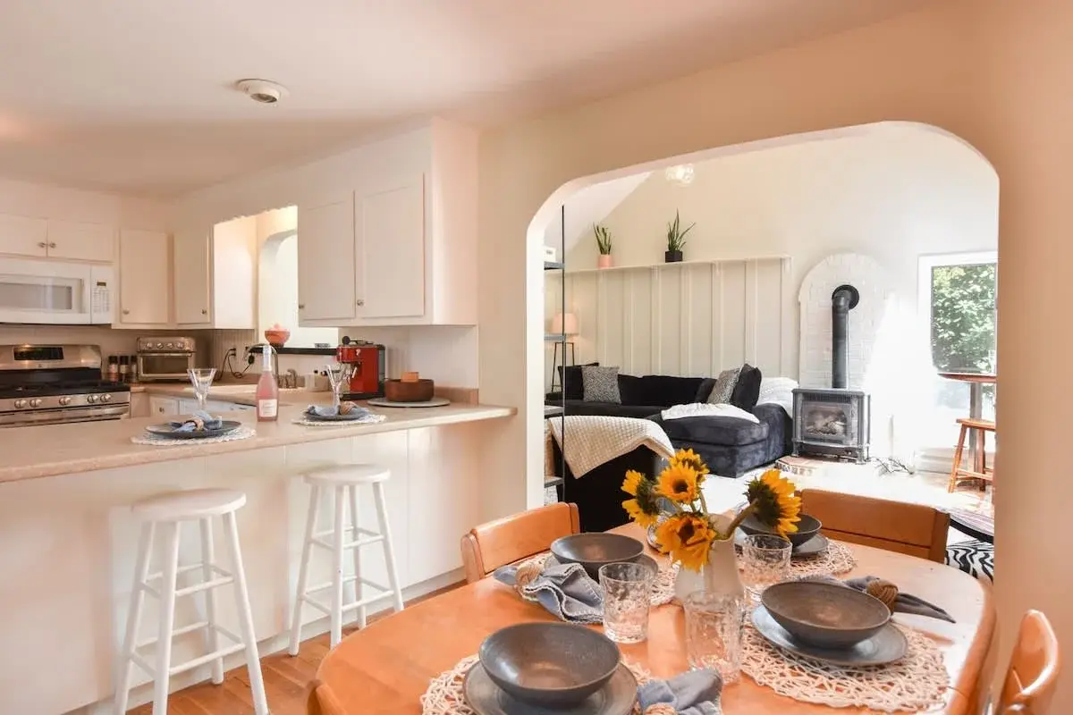 Photo 2 of Del Mar #21004 - Bright & Open Central A/C Dog Friendly!