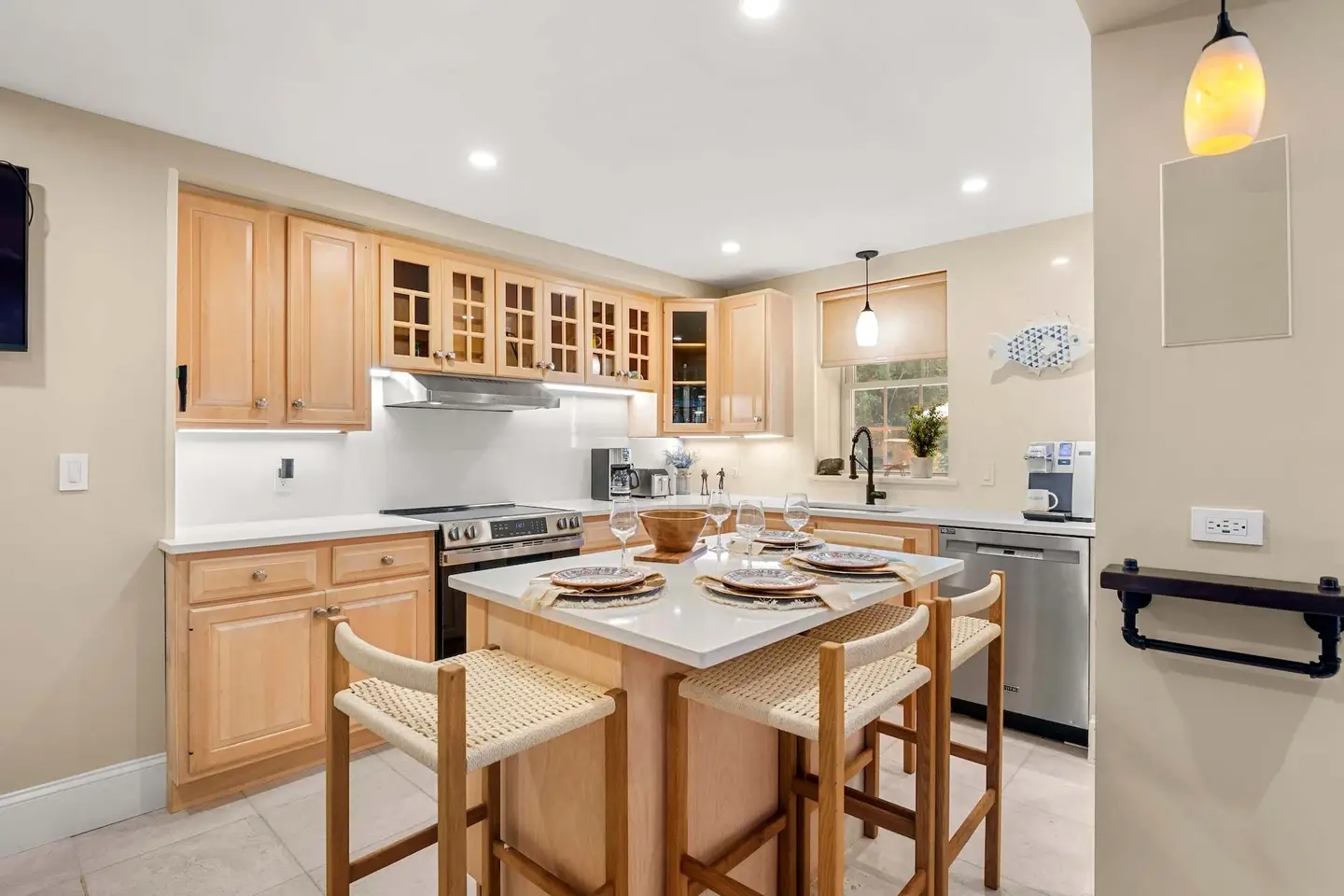 Photo 3 of Del Mar #21021 - Sprawling Home, Hot Tub, Walk to Main St!